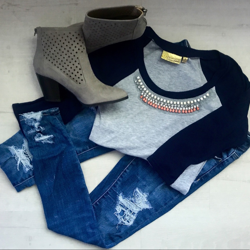 Vera Wang Princess Shirt w/ stone embellishments